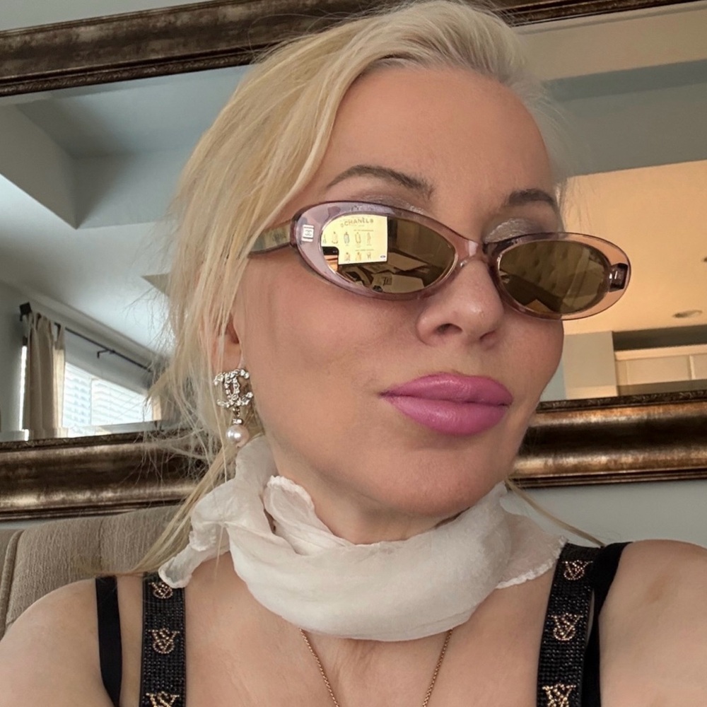 🔥Chanel Pink Sunglasses A25 🔥